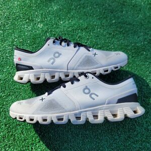 On cloud X3 - Women's Runnig shoes - Size 9